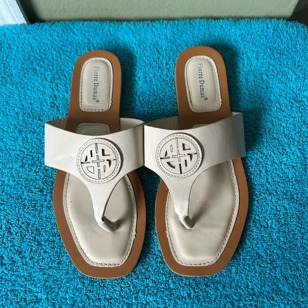 Pierre Dumas Cream Thong Sandals Size 7.5